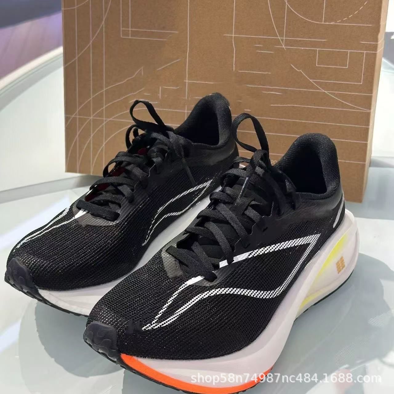 Sepatu Olahraga Pria Ultra-rin - Sneaker Career ulasan dan harga